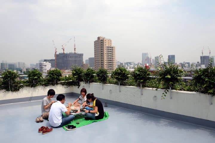 弊社屋上でランチ会をしたときの様子